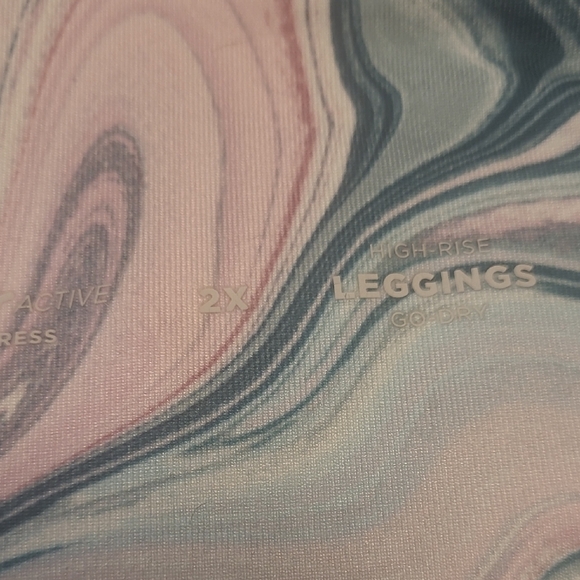 Swirled Pattern Leggings - Picture 2 of 2